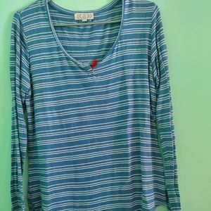 Long-sleeve scoop neck shirt